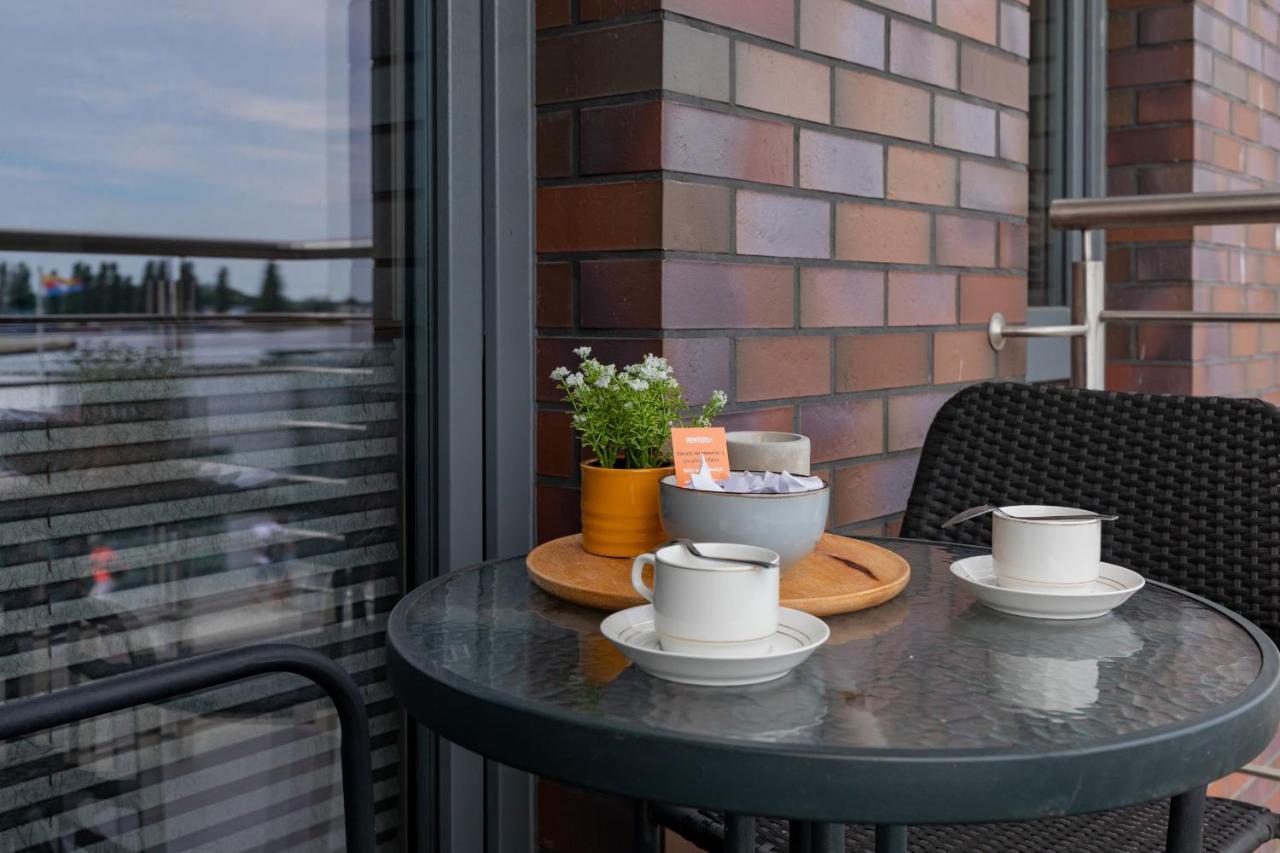 Przestronny Apartament Z Balkonem - Przy Porcie - Swinoujscie By Noclegi Renters Exteriör bild